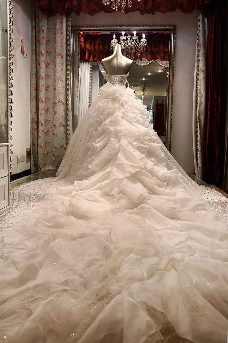 Sweetheart Ball Gown Wedding Dress With Crystals Rhinestones Custom Made Brides Married Dress Long Train Lace up Back XJ03