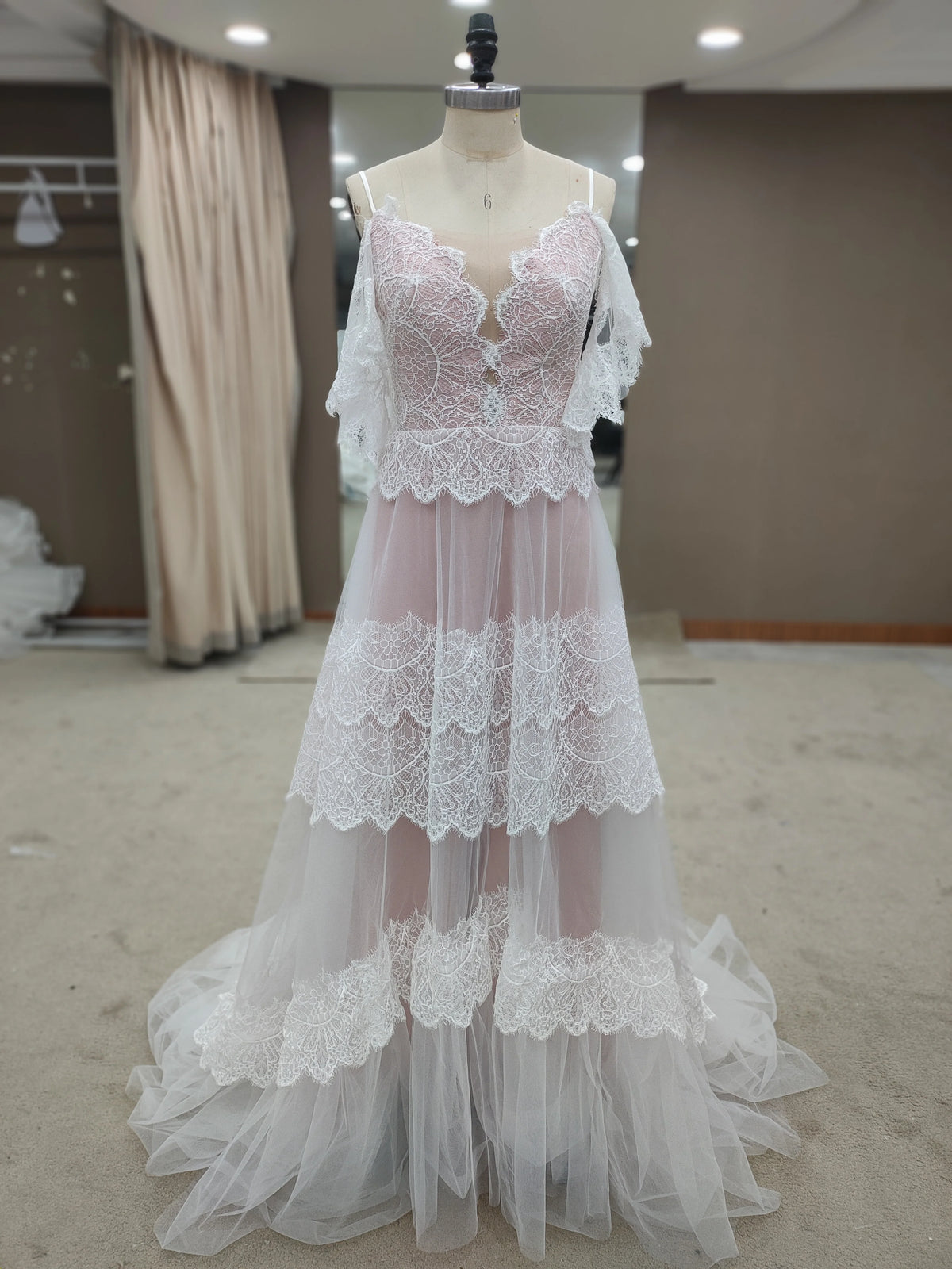 1241#Spaghetti Straps Backless Flare Sleeve Bohemian Boho Beach Wedding Dresses Champagne Bridal Dresses Vestidos De Renda