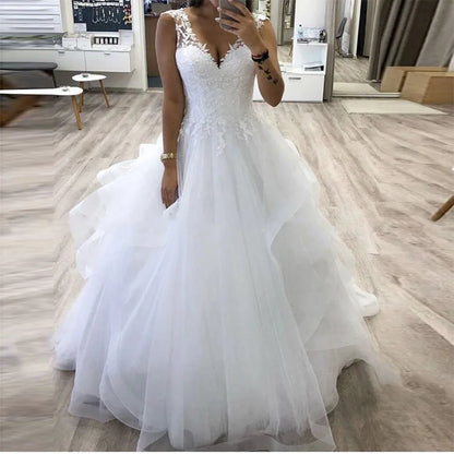 ON407 V-neck Princess Ball Gown Wedding Dress With Tiered Tulle Skirt White Customize Bride Dress Winter Bridal Gowns