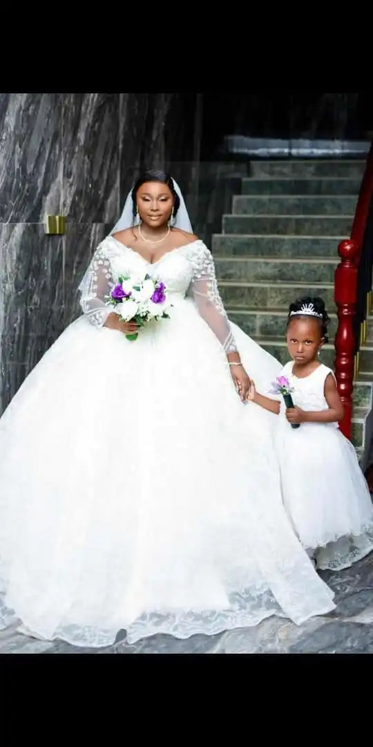 S2616F      2025 New Bridal White Long Sleeve V Neck Luxury  Ball Gown Wedding Dress