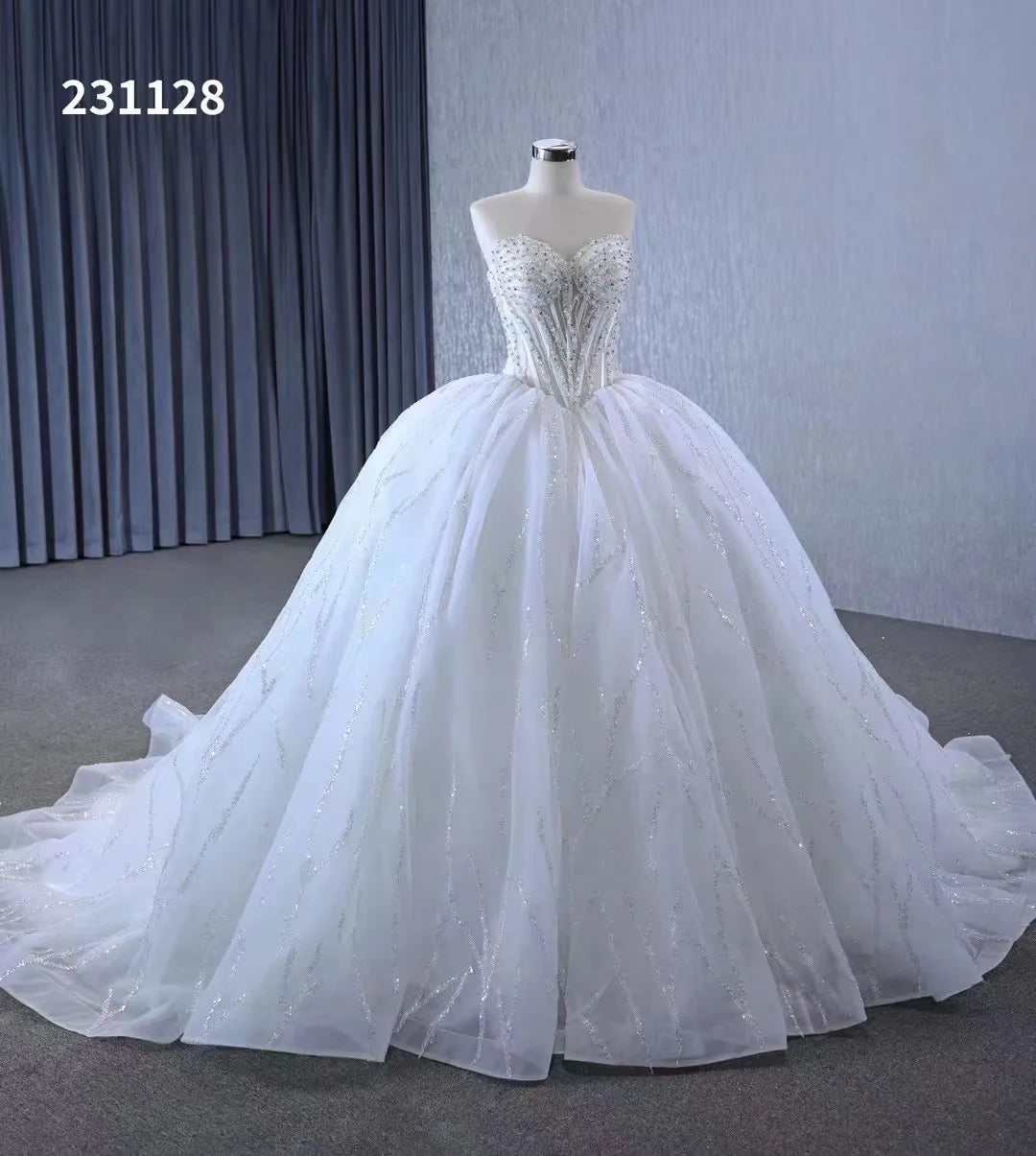 Feishiluo Luxury Designer Plus Size Maternity Bridal Dress Modern Crystal Sequin Beaded Sweetheart Neckline Wedding Ball Gown