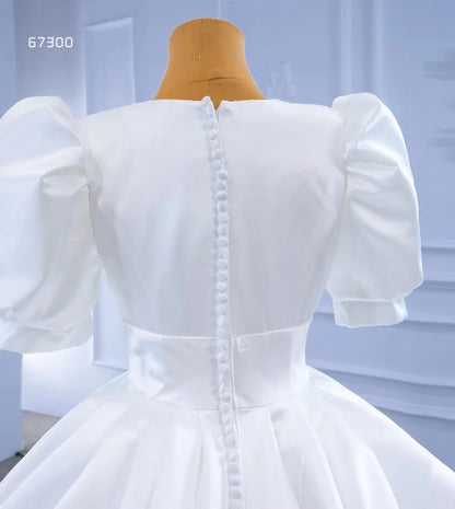Feishiluo Bride Plus Size Luxury White Bridal A-Line Sweep Train V-neck Puff Sleeve Modern Style Wedding Dress Crystal Lace