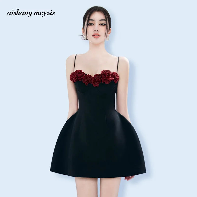 Small Niche Design Contrasting Color Dress 2025 New Exquisite Rose Flower Splicing Waist Cinching Suspender Dress