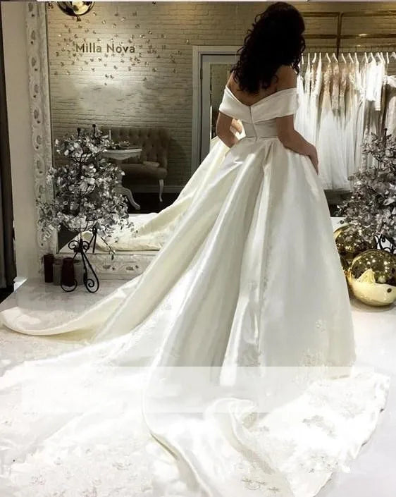 Elegant Satin a Line Wedding Dress Off-The-Shoulder Long Formal Bridal Gowns Lace Appliques Sweep Train Robe De Mariee
