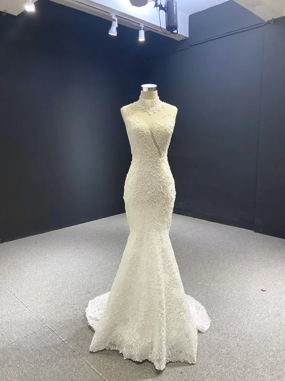 Feishiluo Newly Designed Mermaid Wedding Dress Ivory Bead Lace & Long Embroidered Appliqued Pearls Sleeveless for Women