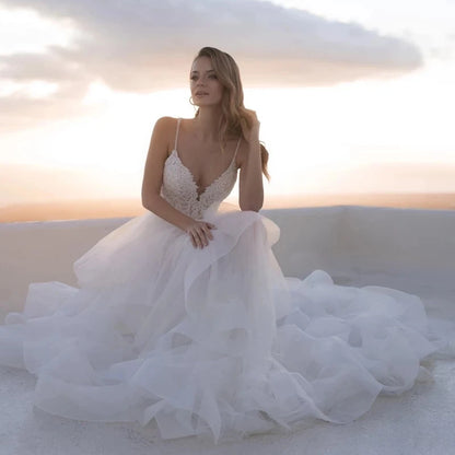 13832# Fashion A-Line Spaghetti Straps Wedding Dresses 2022 Boho Tiered Tulle Appliques Bridal Gown Lace V-Neck Button Train