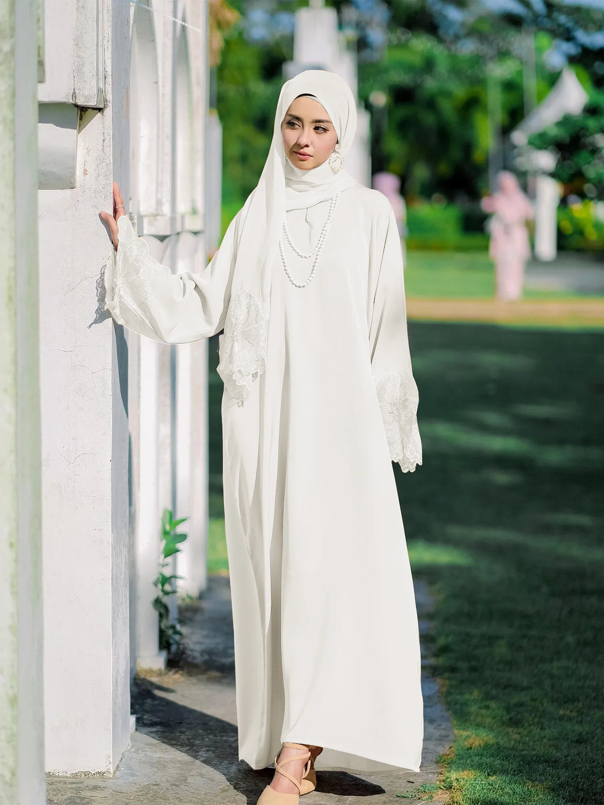 2025 Spring New Middle Eastern Women Clothing Muslim Women Robe With Lace Sleeves Malay Indonesian Dress With Headscarf Hijab